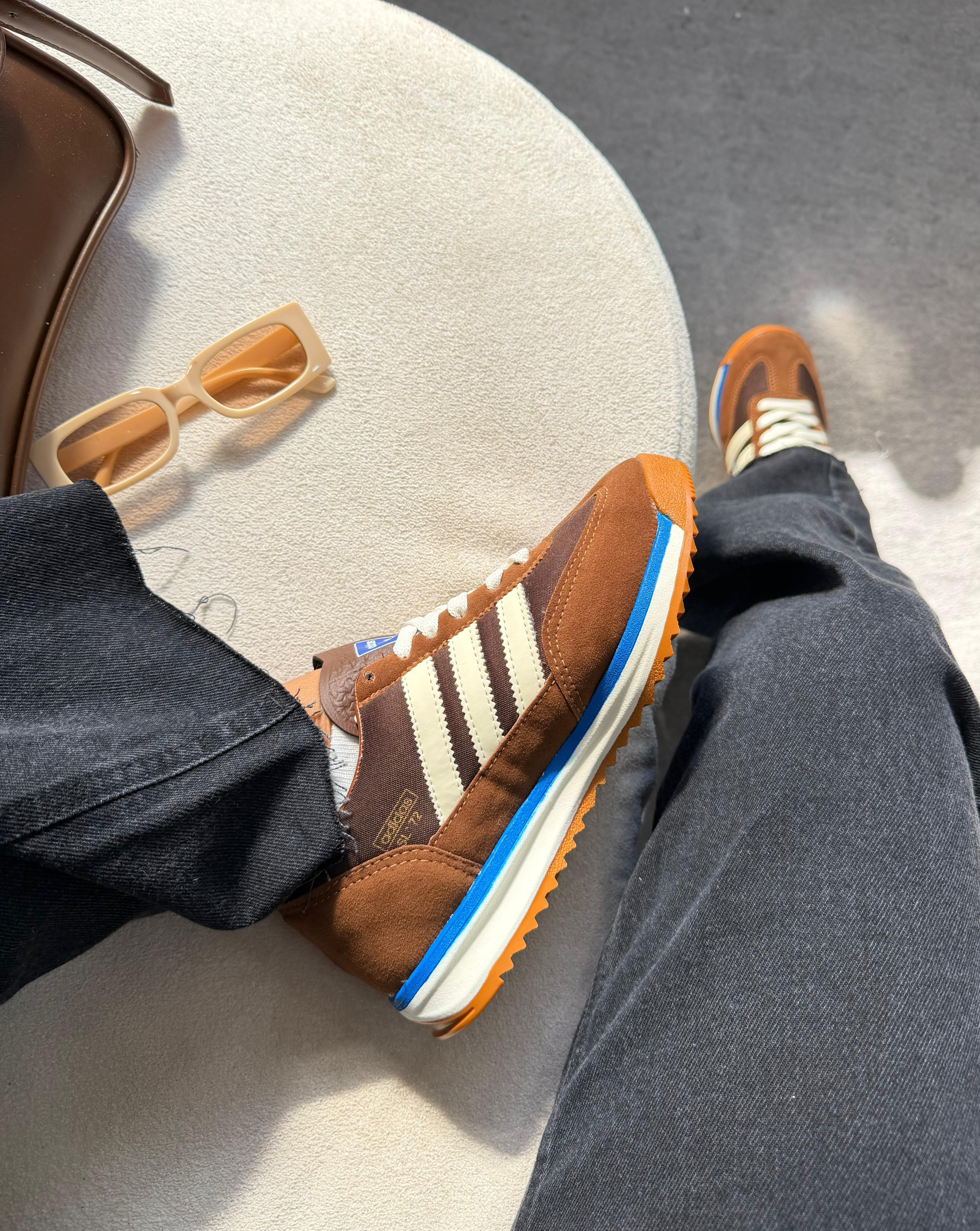 ADIDAS SL - MARROM