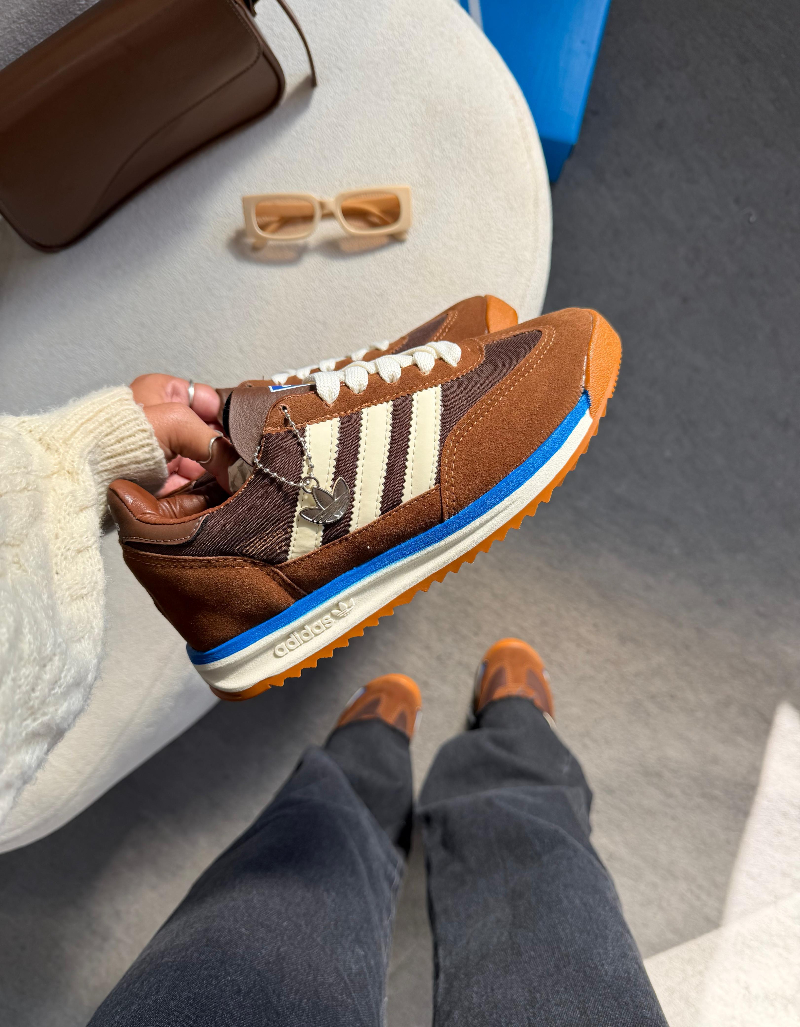ADIDAS SL - MARROM