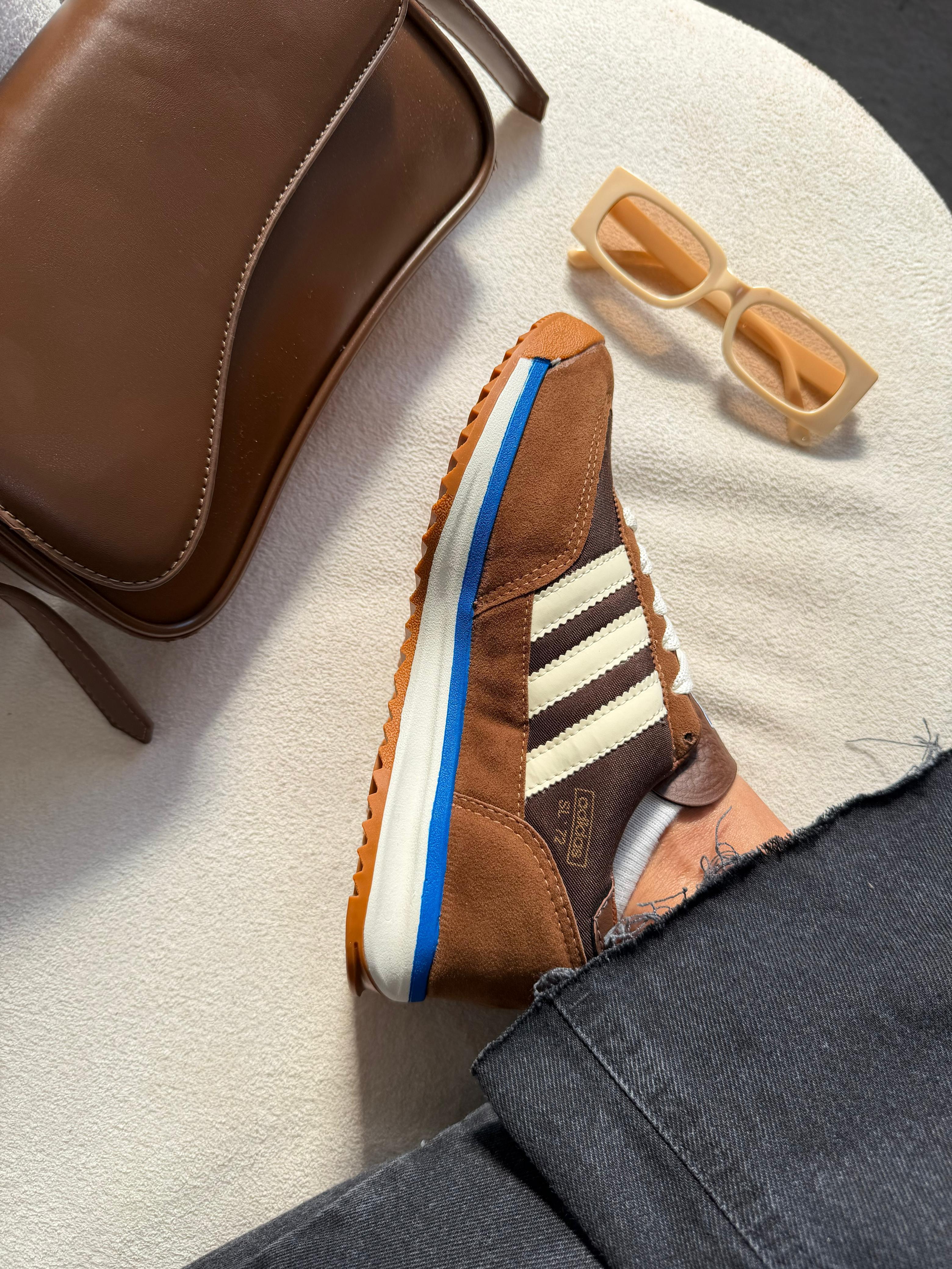 ADIDAS SL - MARROM