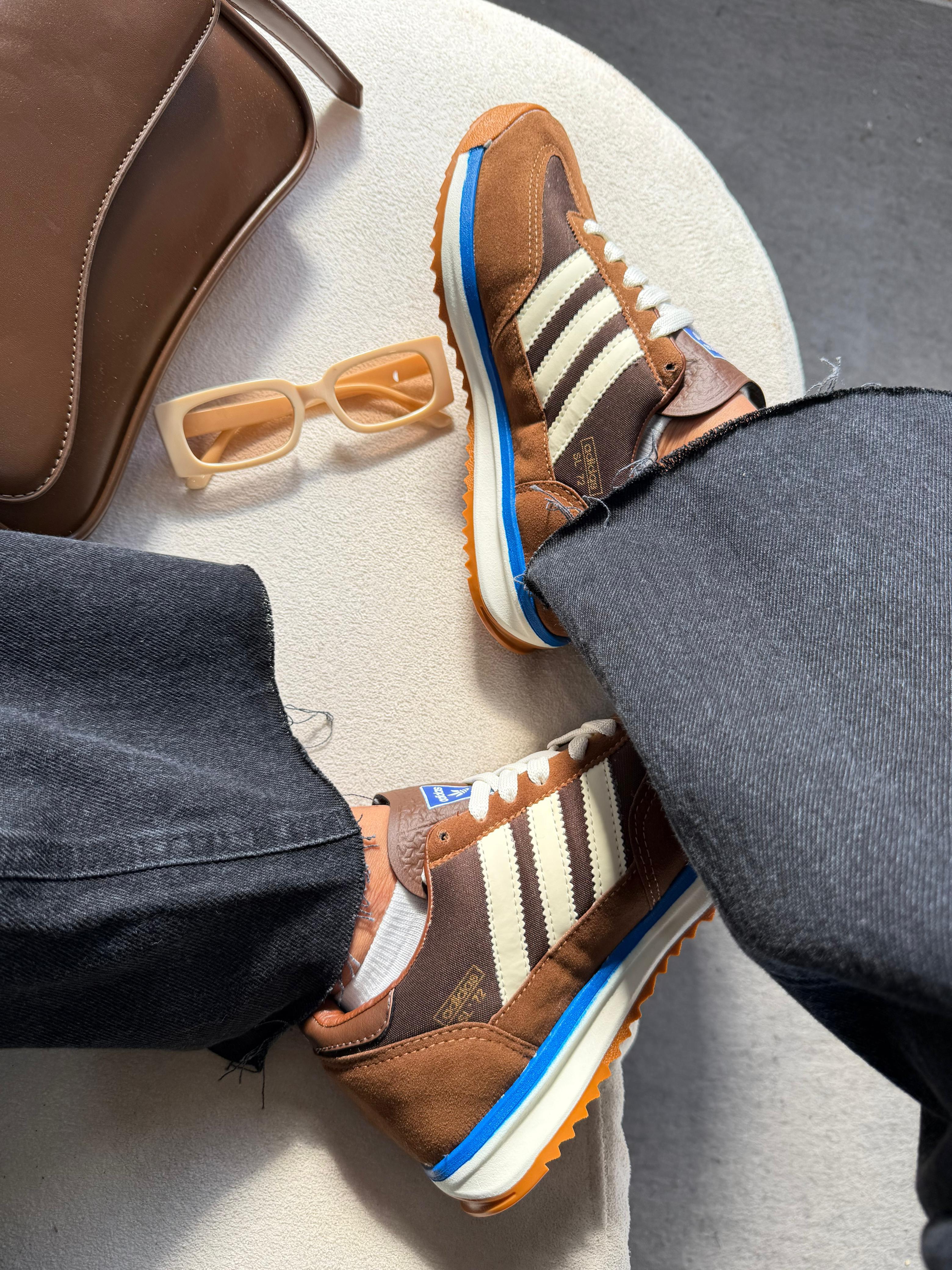 ADIDAS SL - MARROM