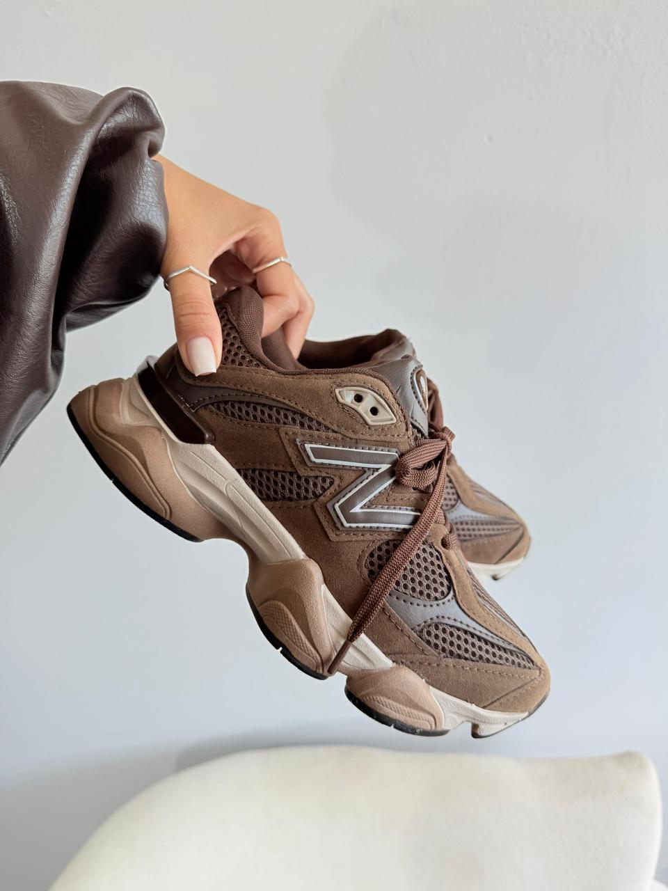 TÊNIS NEW BALANCE 9060 - MARROM