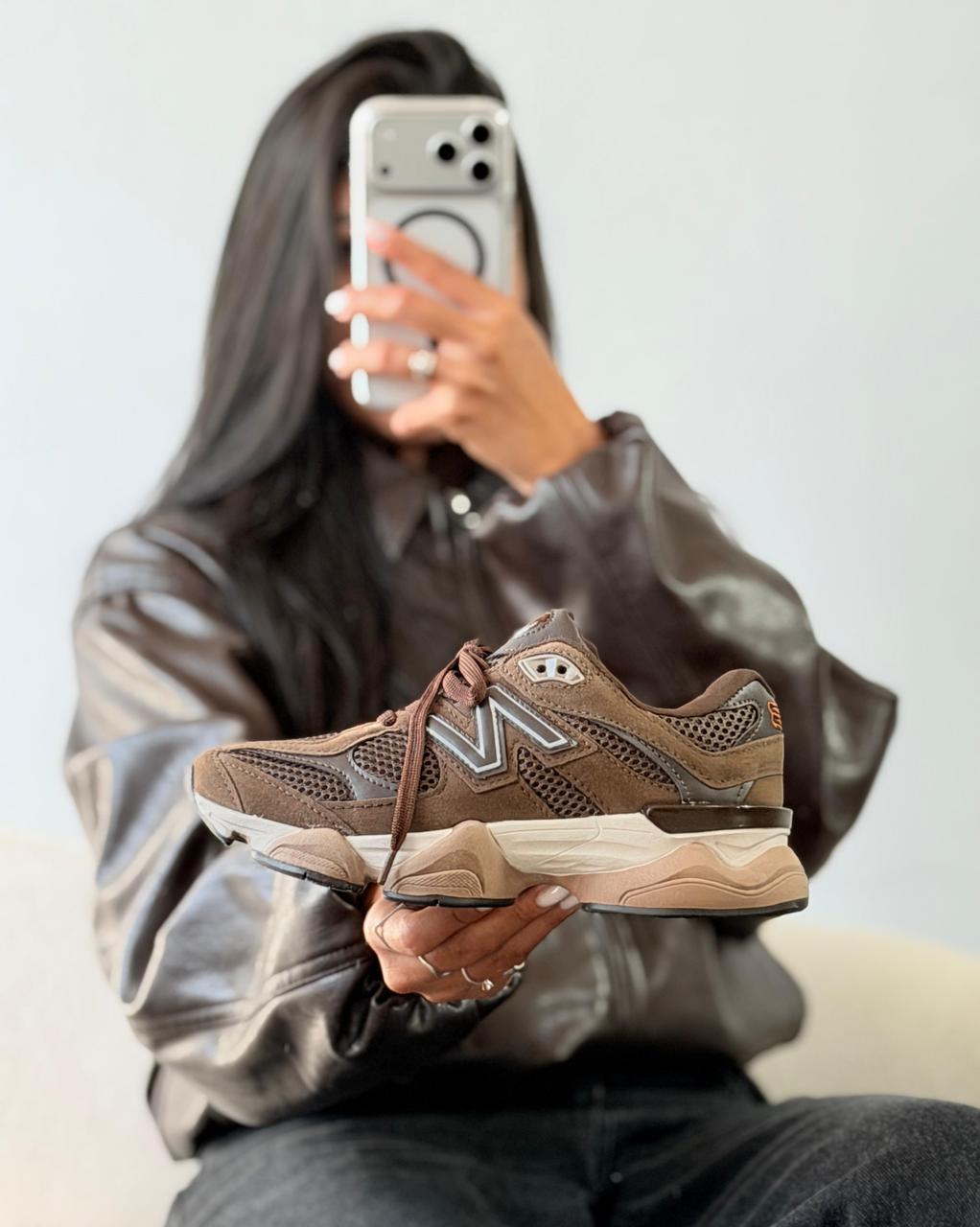 TÊNIS NEW BALANCE 9060 - MARROM