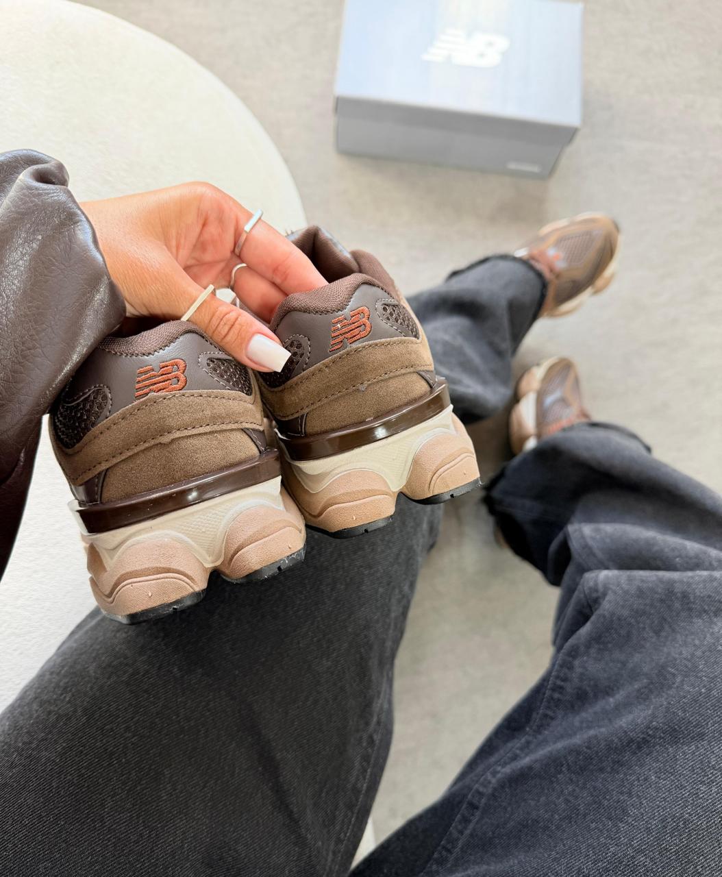 TÊNIS NEW BALANCE 9060 - MARROM
