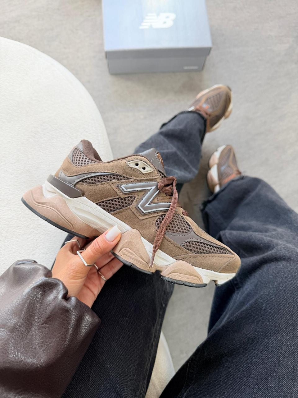 TÊNIS NEW BALANCE 9060 - MARROM