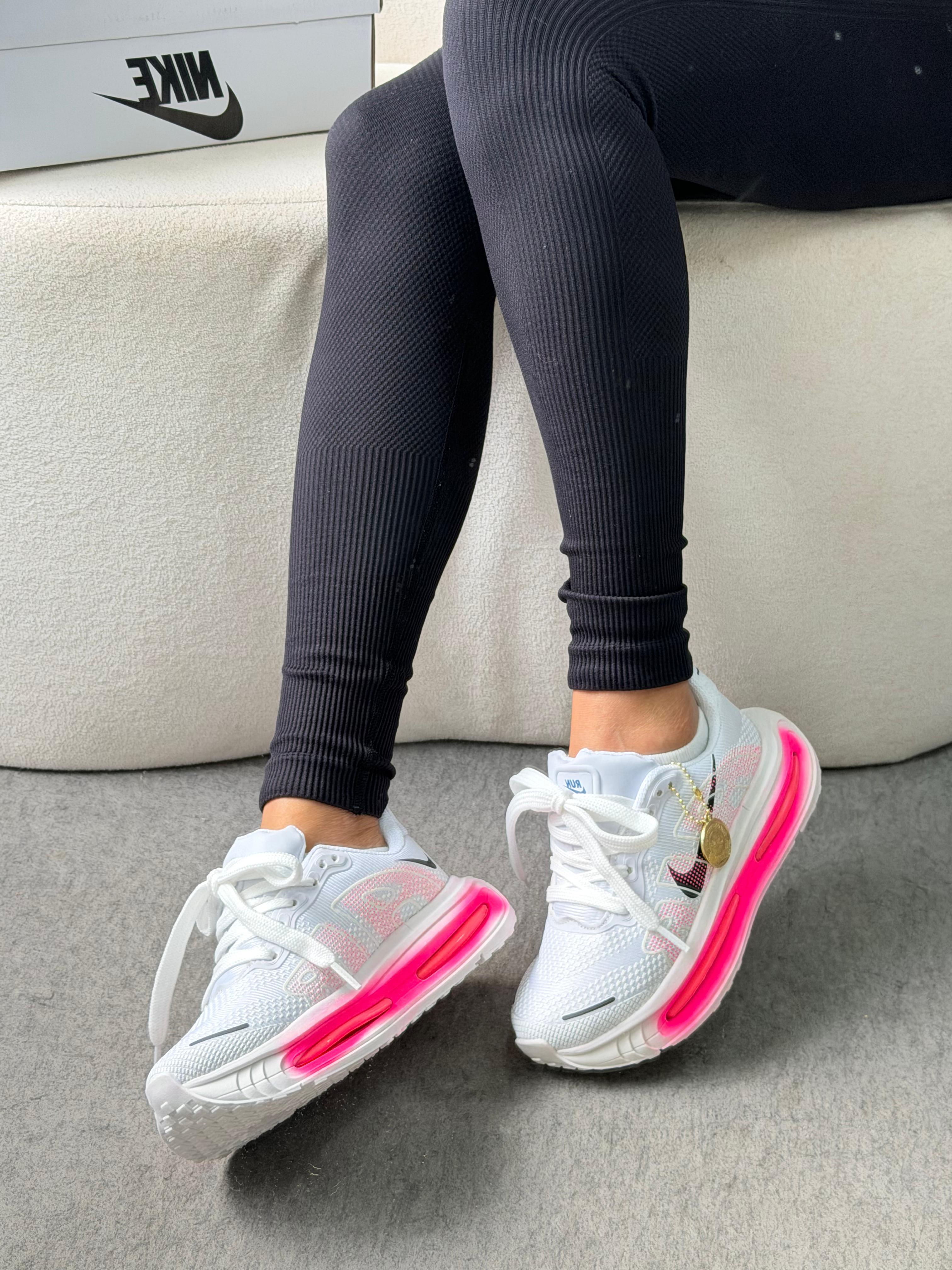 NIKE RUN VOMERO - SPORT